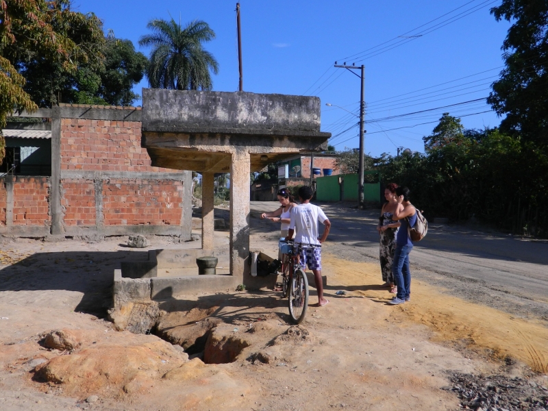 Equipe DESAFIO aplicando questionários em Jardim das Fontes