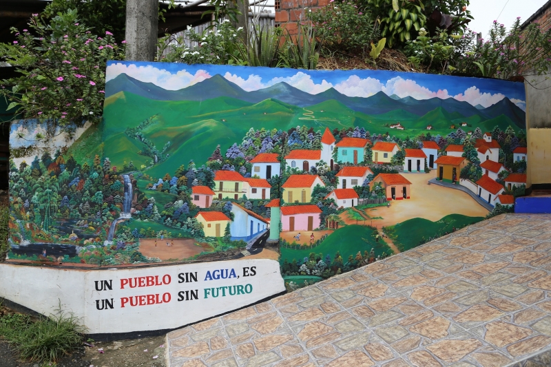 Mural in Mondomo: "A people without water is a people without future"