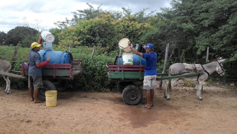 Residents of Cascavel collecting water at the public cistern 3